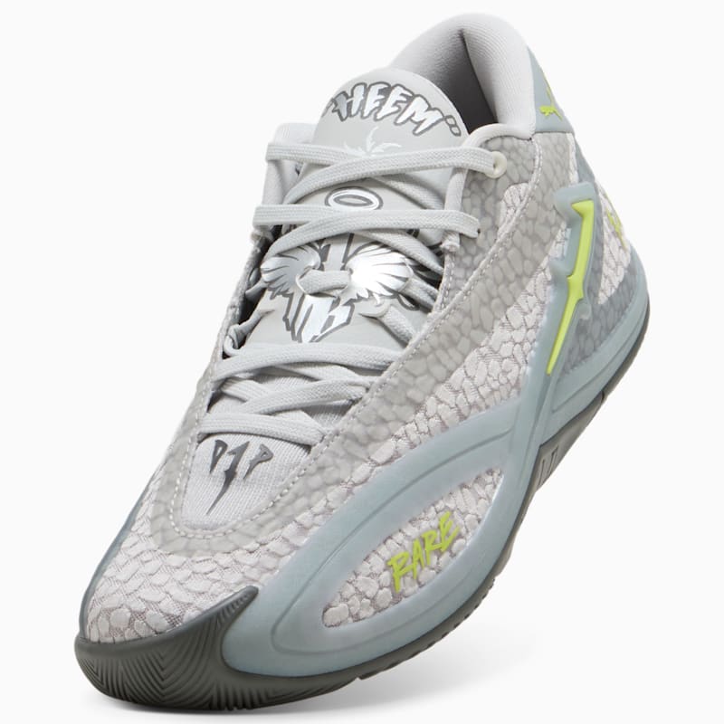 MB.06 Hills Basketball Shoes