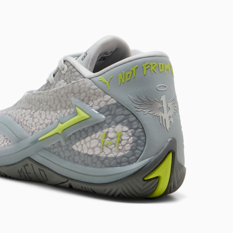 MB.06 Hills Basketball Shoes